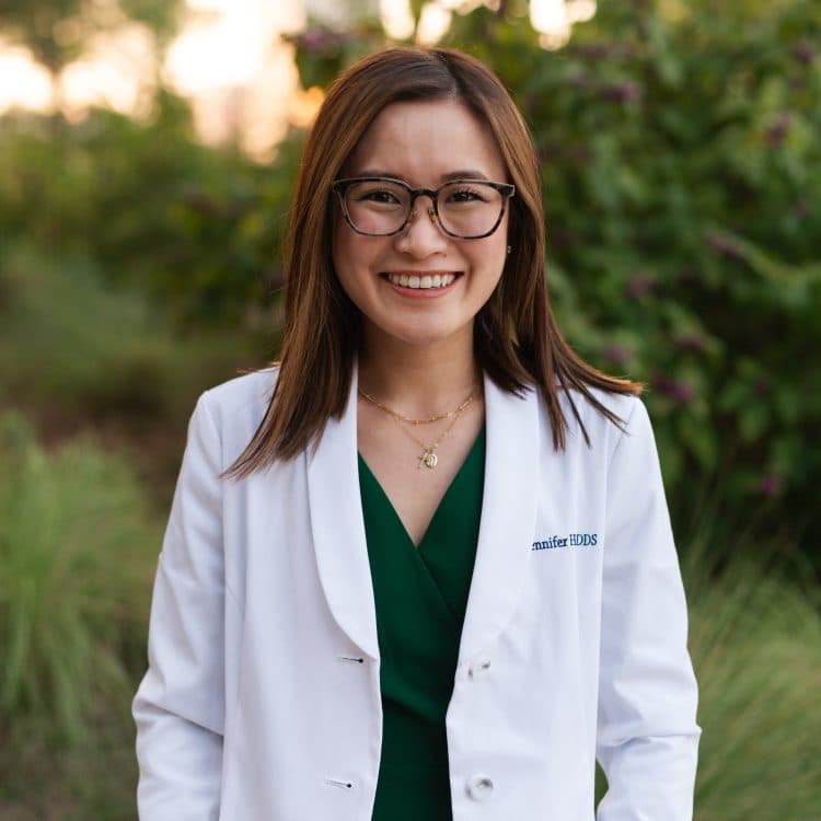 Portrait of Dr. Jennifer Hoang